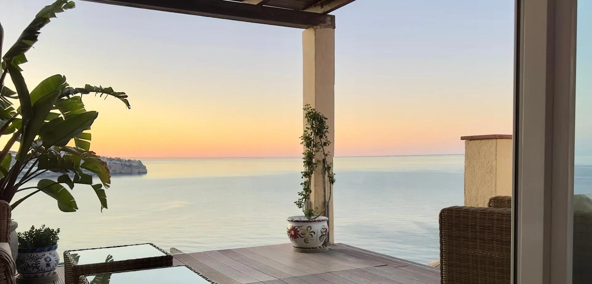 Beautiful House With Splendid Sea Views, Calaiza Beach Villa La Herradura